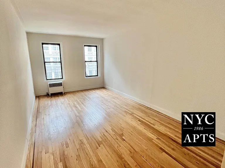 220 E 52nd St #4B — Photo 4
