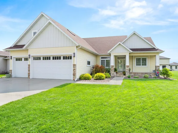 1839 Queensbury St, West Fargo, ND 58078