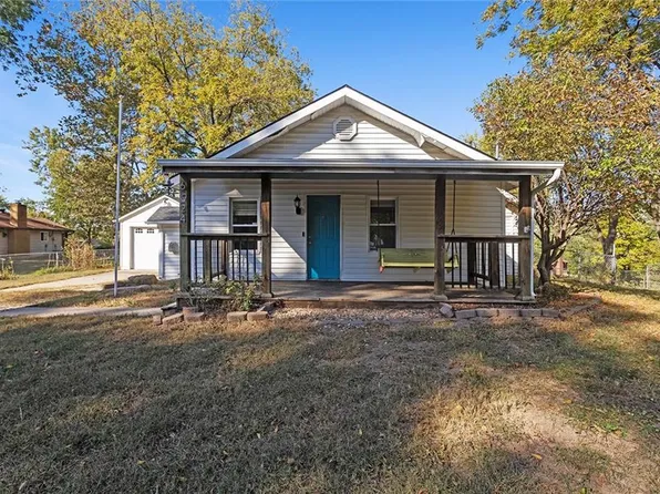 6924 NE 56th St, Kansas City, MO 64119