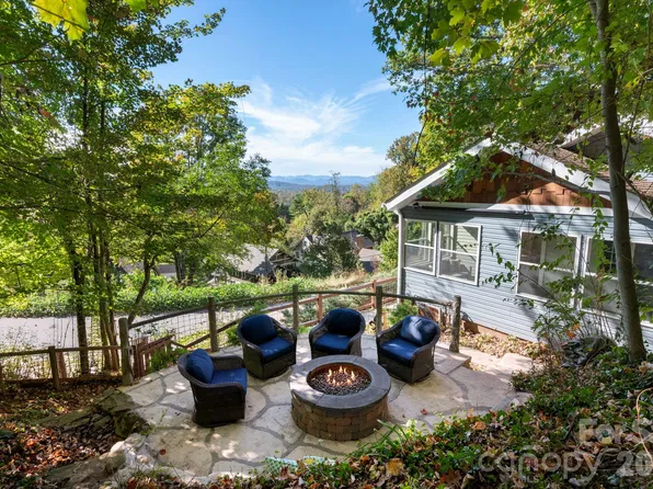 2 Skyview Pl, Asheville, NC 28804
