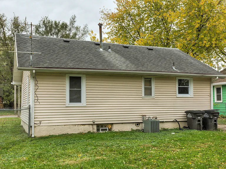 2618 E Grand Ave — Photo 16