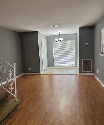 3rd image of 3707 Saratoga Dr