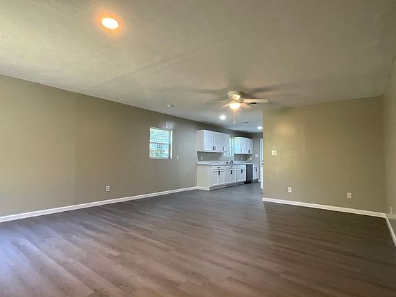 5th image of 149 Lakeshore Dr