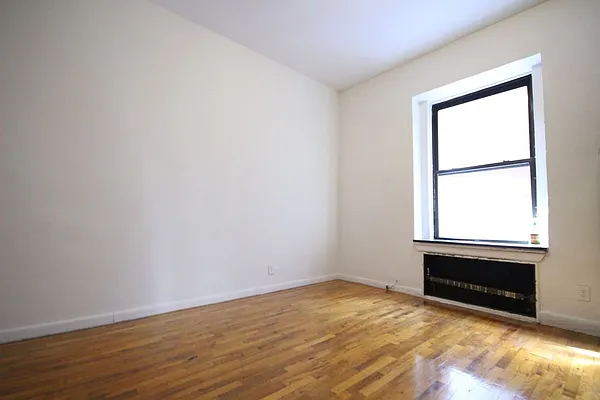 Rented by Dynamik Realty | media 16