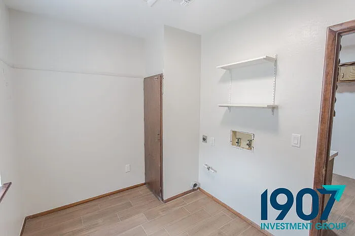 704 SW 2nd St — Photo 12
