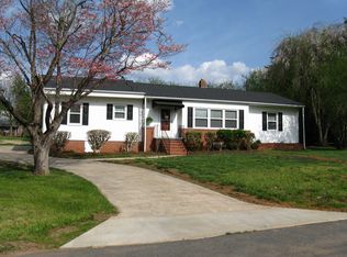 417 Hillcrest Dr, Randleman, NC 27317