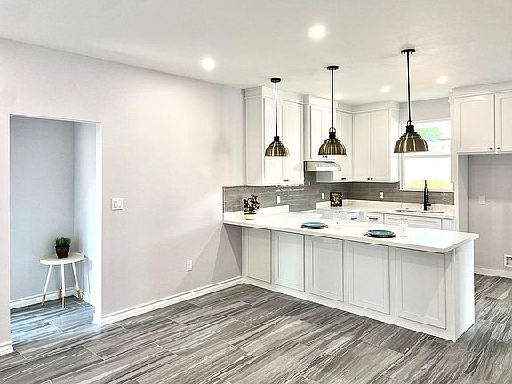 5th image of 1105 E Madison Ave #11