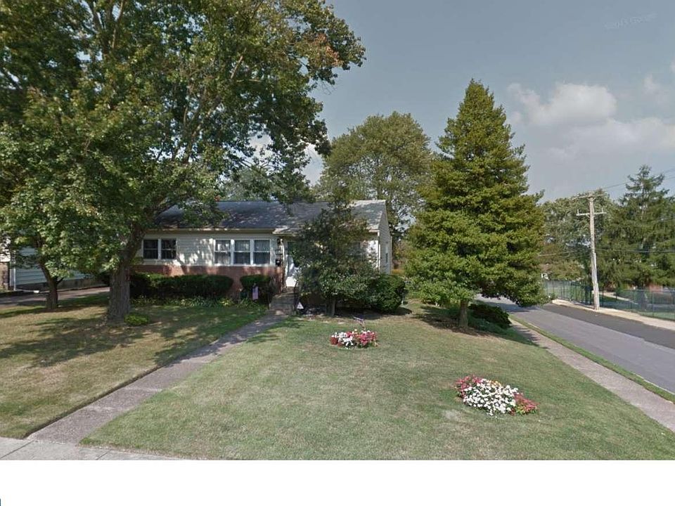2nd image of 119 Forest Ave