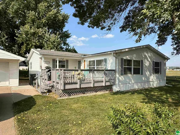 132 Cotts Dr, North Sioux City, SD 57049