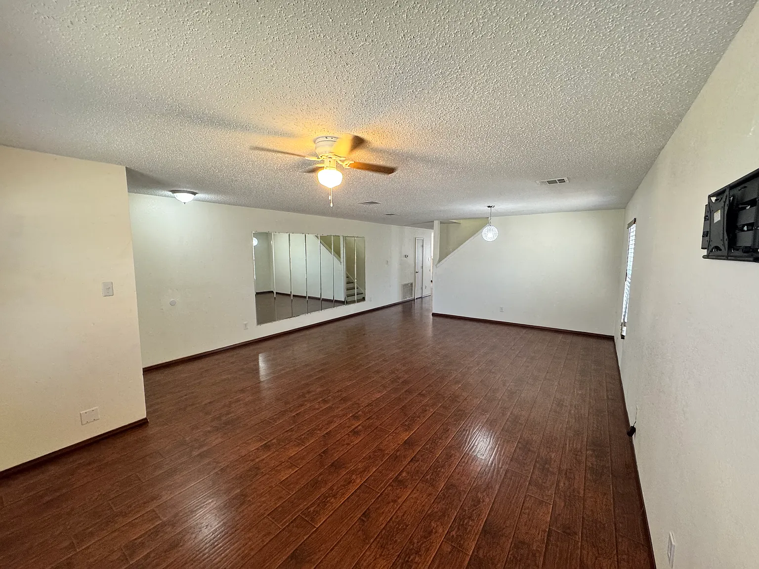 5 bed, 3700 sqft, $3,250 — Photo 3