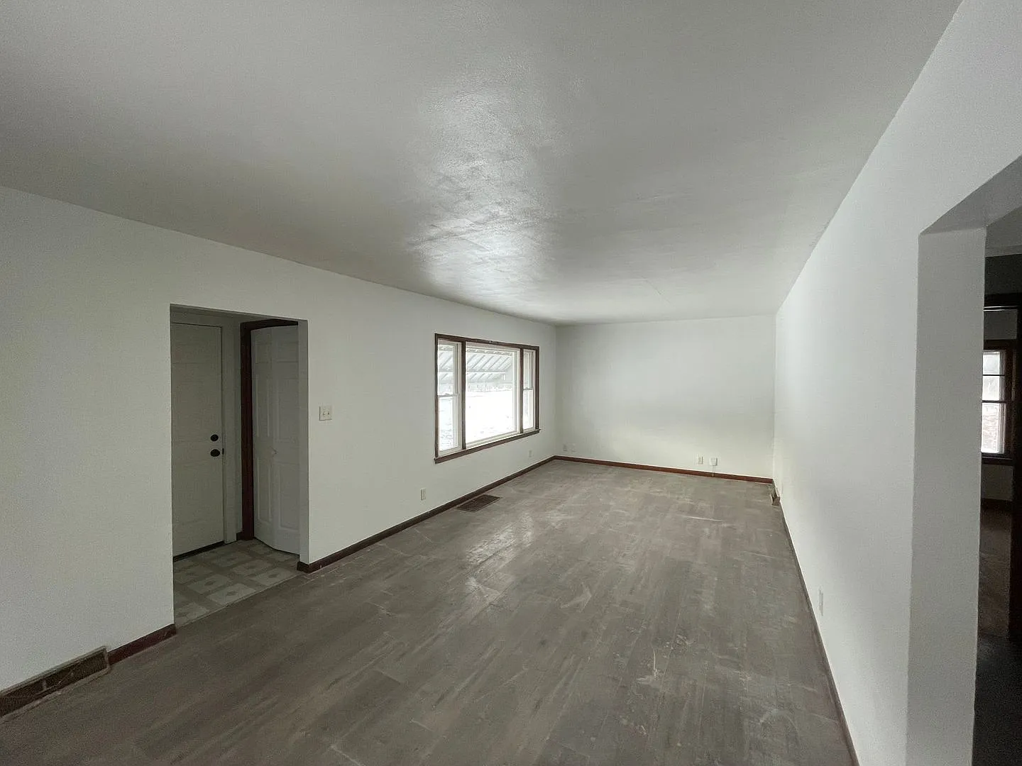 3 Bed/1bath Section 8 Accepted Home. Must Have 3 Bedroom Voucher — Photo 3