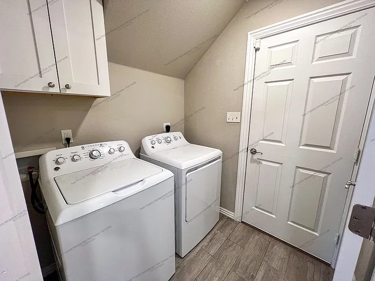 6621 Leightyn Ln — Photo 7