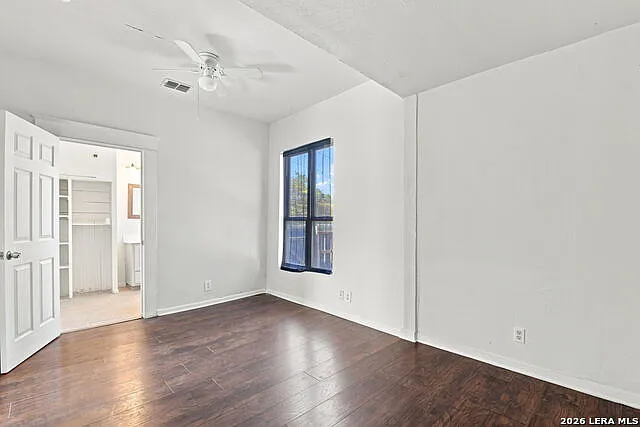 262 E Southcross Blvd — Photo 10
