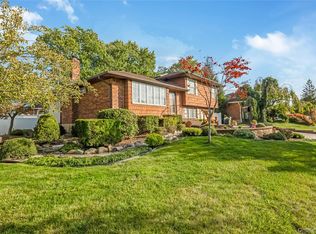 40 Damin Dr, Farmingdale, NY 11735
