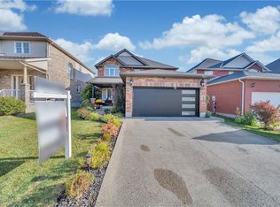 15 Yarrow Ct, Kitchener, ON N2E4C4