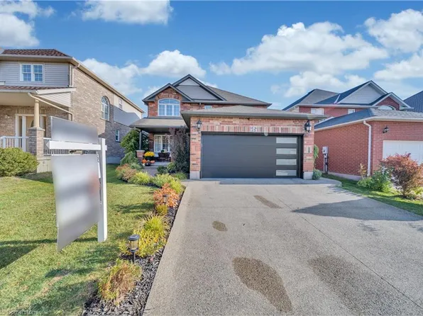 15 Yarrow Ct, Kitchener, ON N2E 4C4