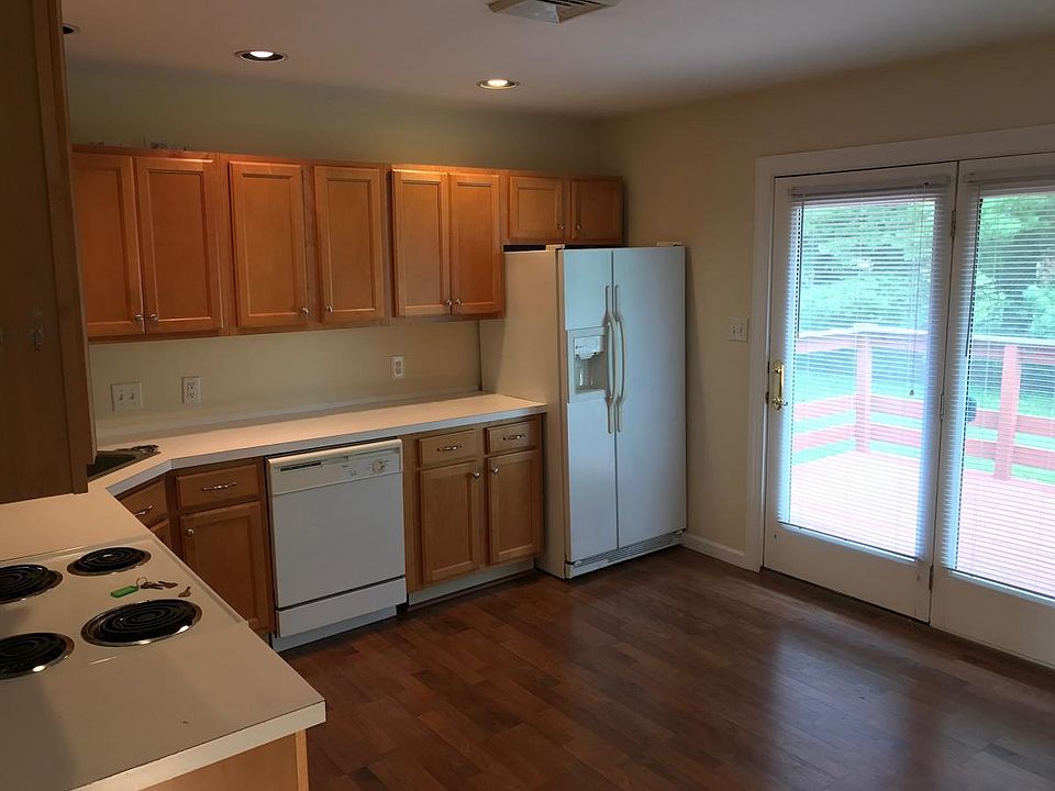 Eat in Kitchen hardwood floors