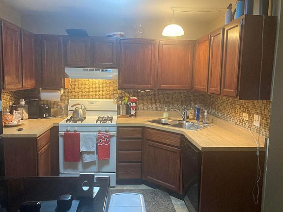 4th image of 2639 College Hill Cir