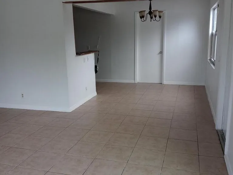 6080 N Dixie Hwy — Photo 10