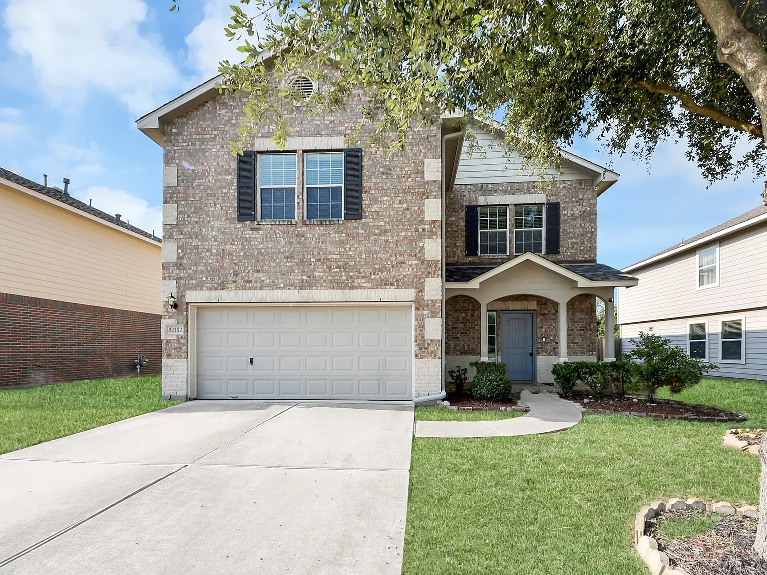 5 bed, 3.0 bath, 2900 sqft, $2,400 — Photo 1