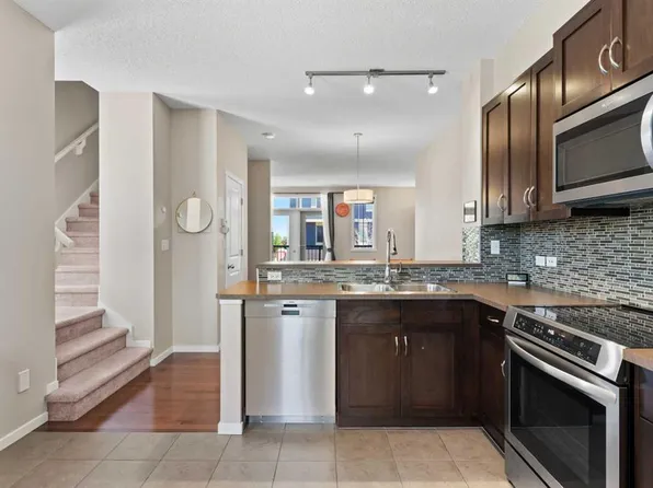 58 W Evansview Rd NW, Calgary, AB T3P 0L2