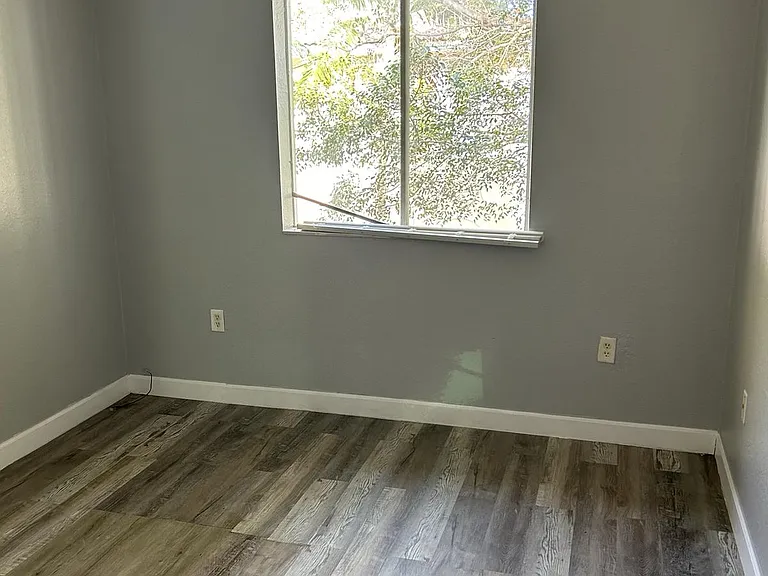 SE 15th Pl — Photo 30