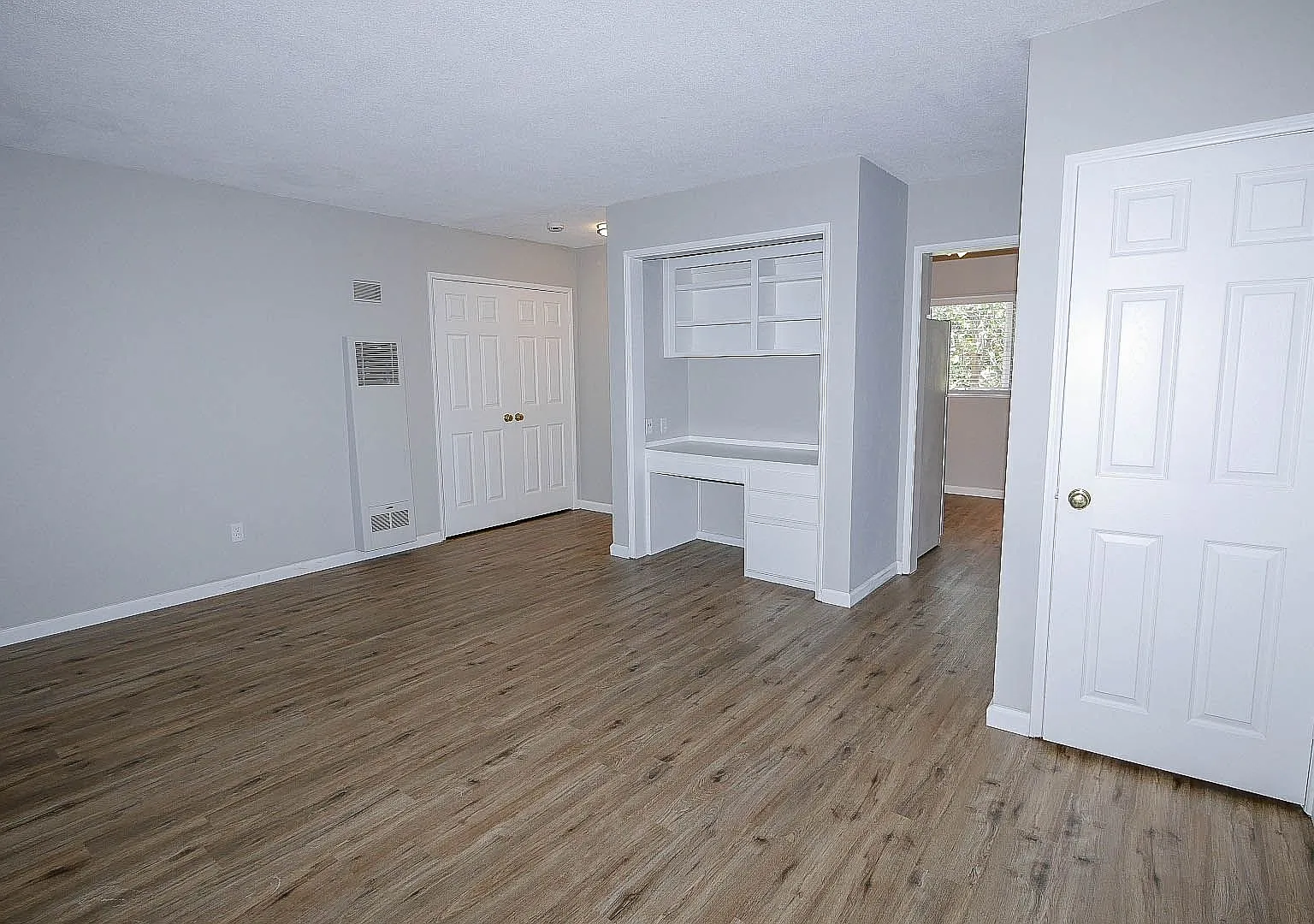 1050 Hornblend Street — Photo 2