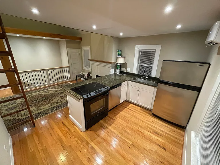 814 Day Ave SW #5 — Photo 4
