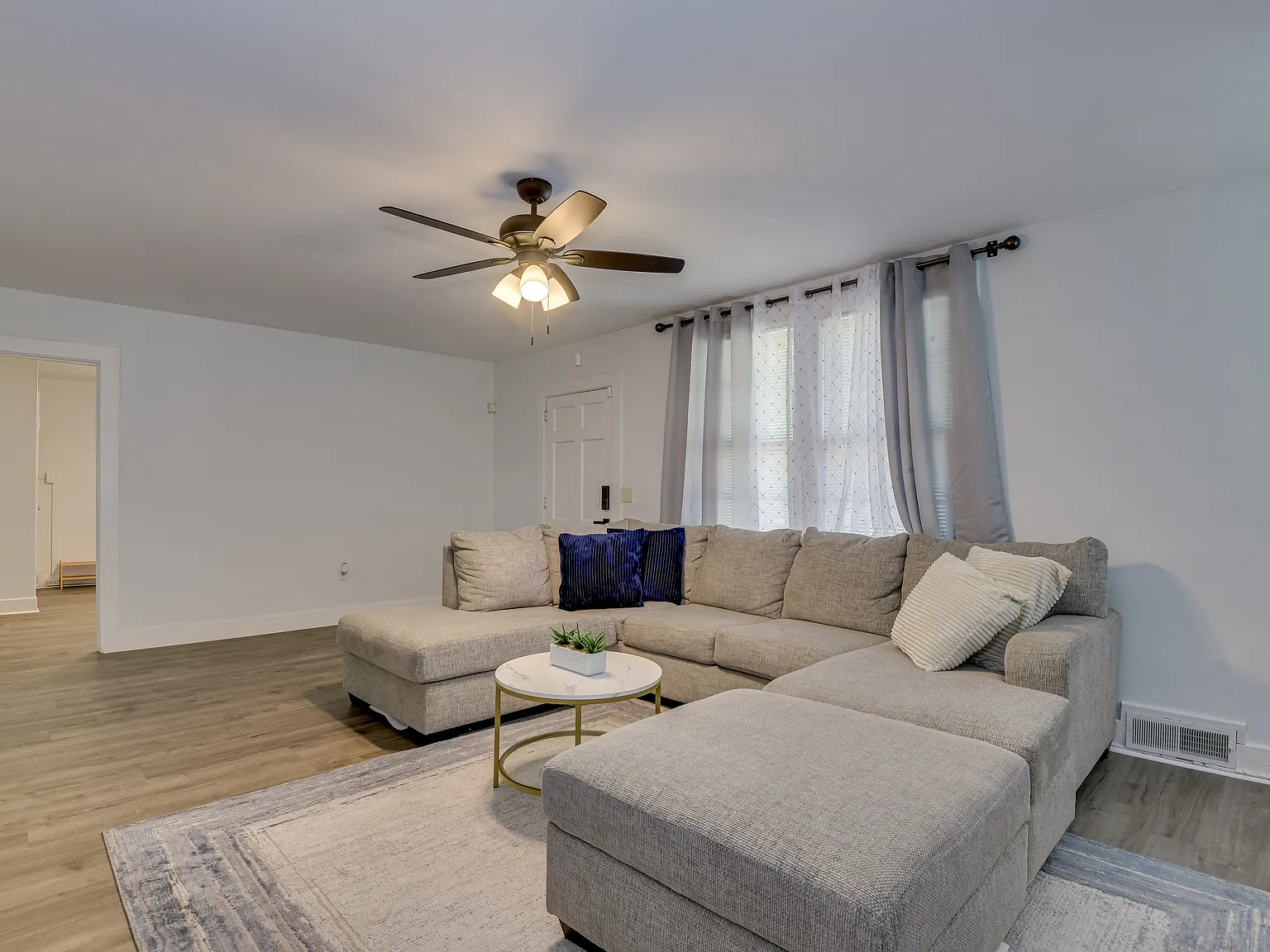 8 bed, 4771 sqft, $4,500 — Photo 3