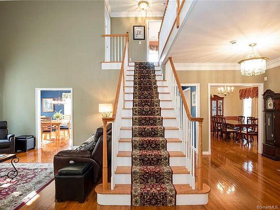 3rd image of 26 Lilac Ln