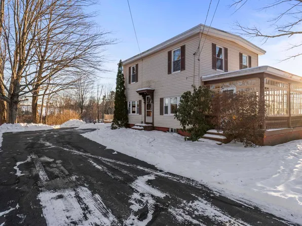 527 Rollins Road, Rollinsford, NH 03869