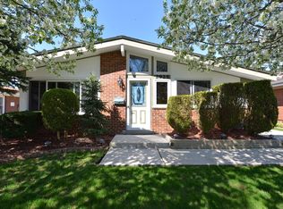 2925 N Campbell Rd, Royal Oak, MI 48073