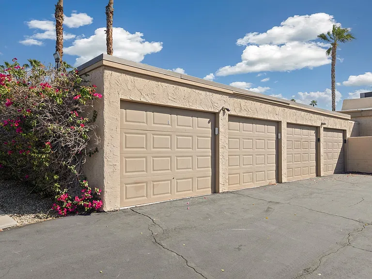 1 car detached garage