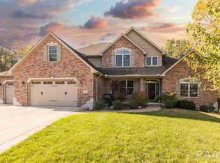 126 Oakridge Ct, East Peoria, IL 61611