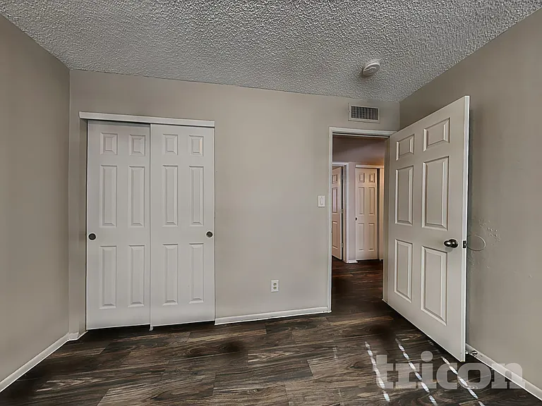 7805 W Cora Ln — Photo 11