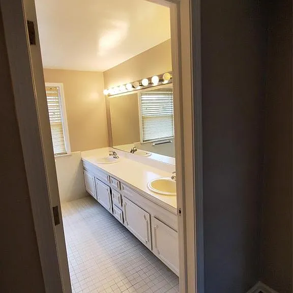 553 N Old Woodward Ave — Photo 17