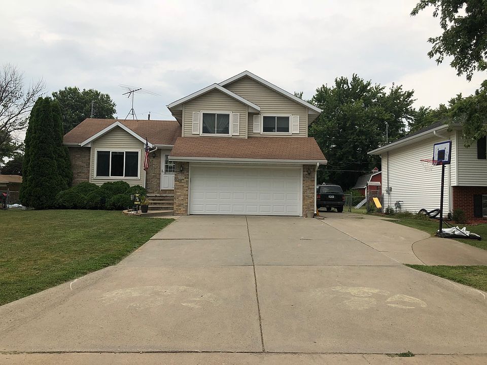 1st image of 207 Beverly Cir