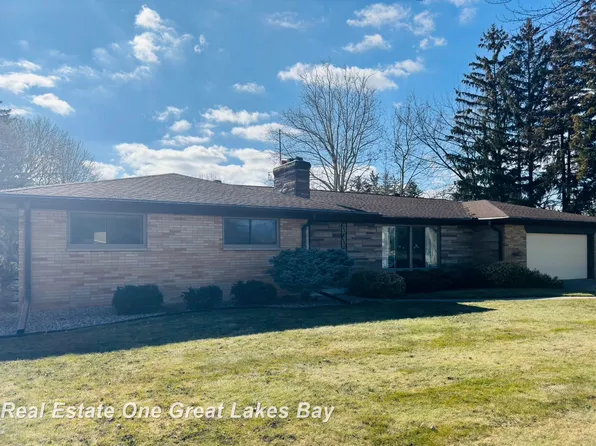 4975 Henry Dr, Saginaw, MI 48638