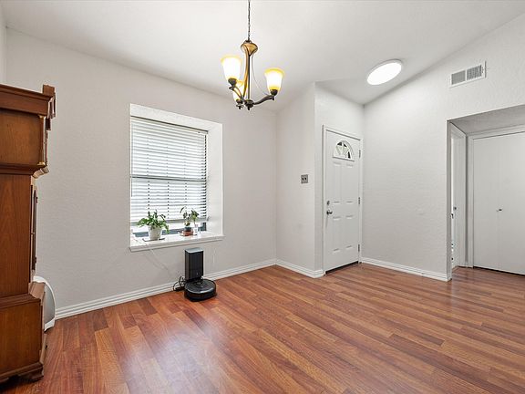 4th image of 4212 Glen Pines Dr