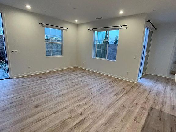 4th image of 15800 S Park Ln