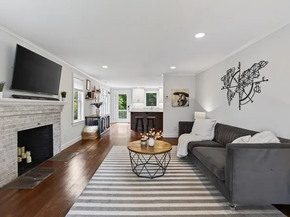 15 Pheasant Ln, Woburn, MA 01801