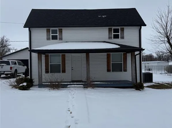 512 E Walnut St, Perry, MO 63462