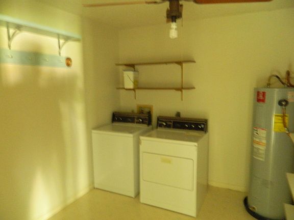 Laundry room with W/D