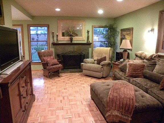 Living Room with fireplace