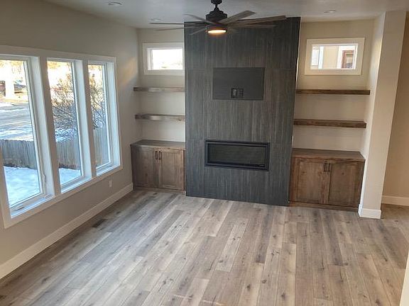 Open floor plan with 10 ft ceilings and lots of light!