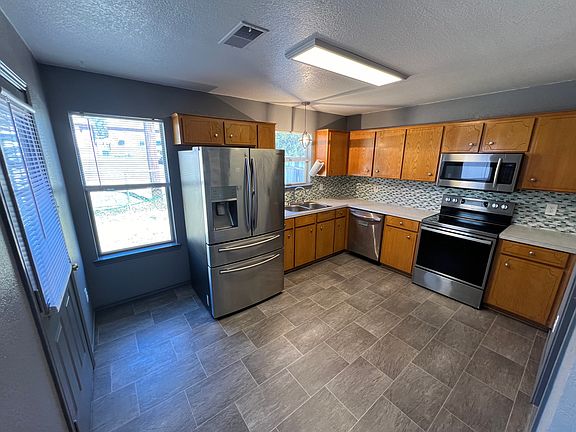 Fridge with ice maker