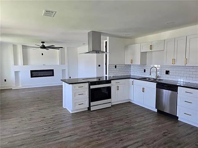 3 bed, 2.0 bath, 1500 sqft, $2,200 — Photo 3