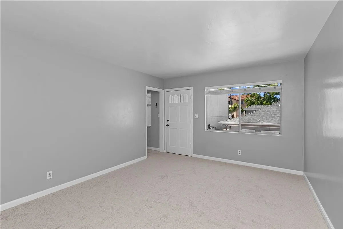 2 bed, 850 sqft, $2,795 — Photo 3