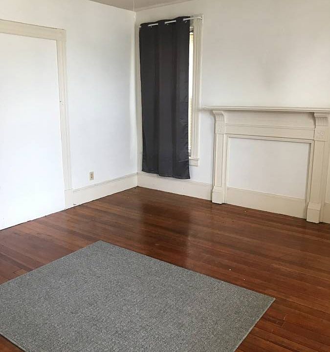 1st image of 10 Lincoln Ave #2