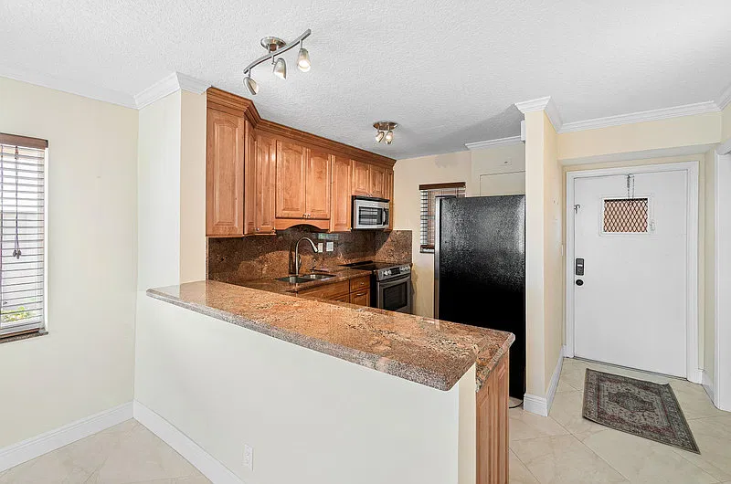 750 Spanish River Boulevard — Photo 2